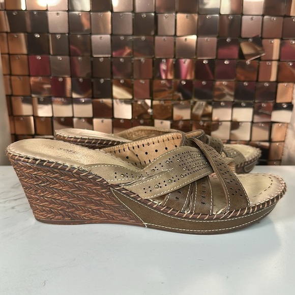 Soflex Tan and Gold Wedge Sandals Made in Italy Size 39 (8.5) - Picture 7 of 12